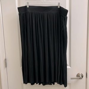 Torrid Black Mid-Calf Pleated Skirt